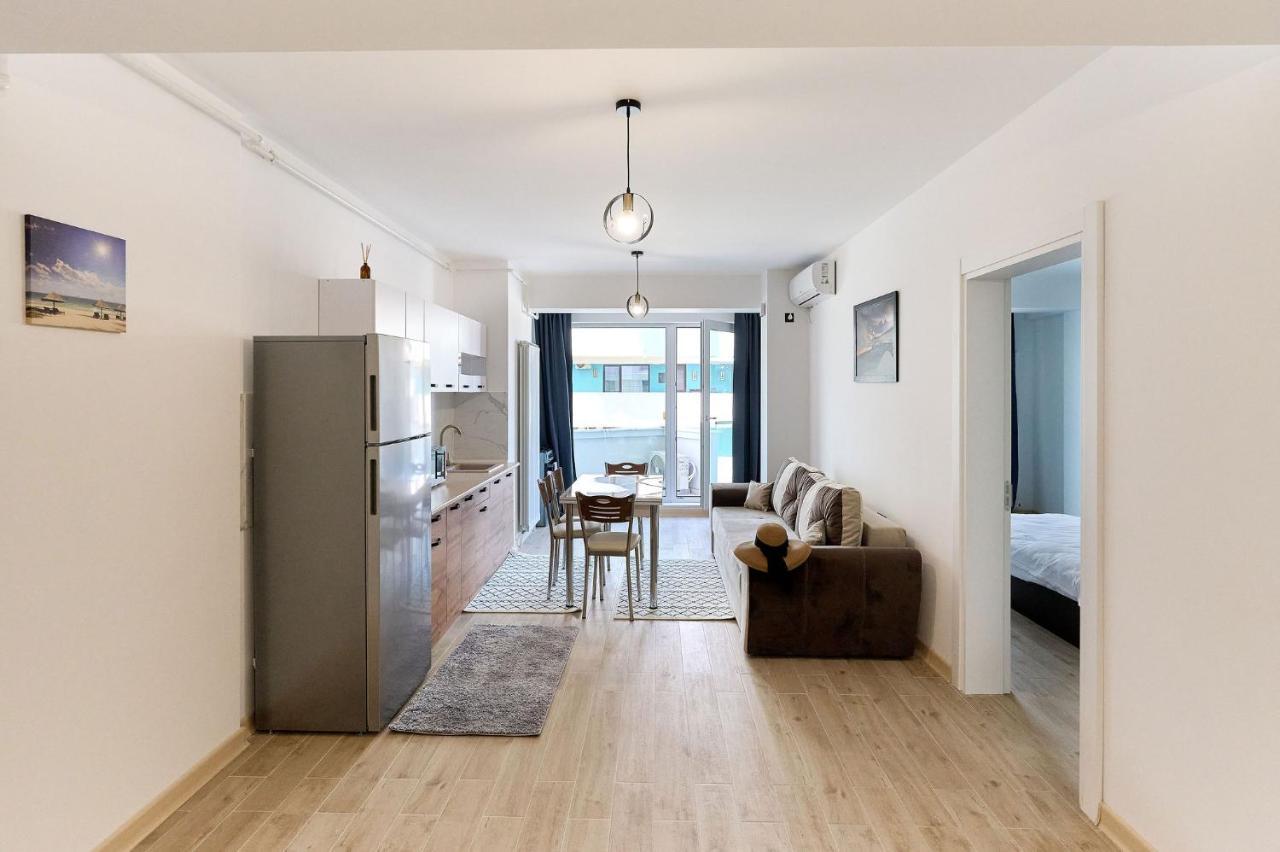 Retro In Infinity Apartment Mamaia