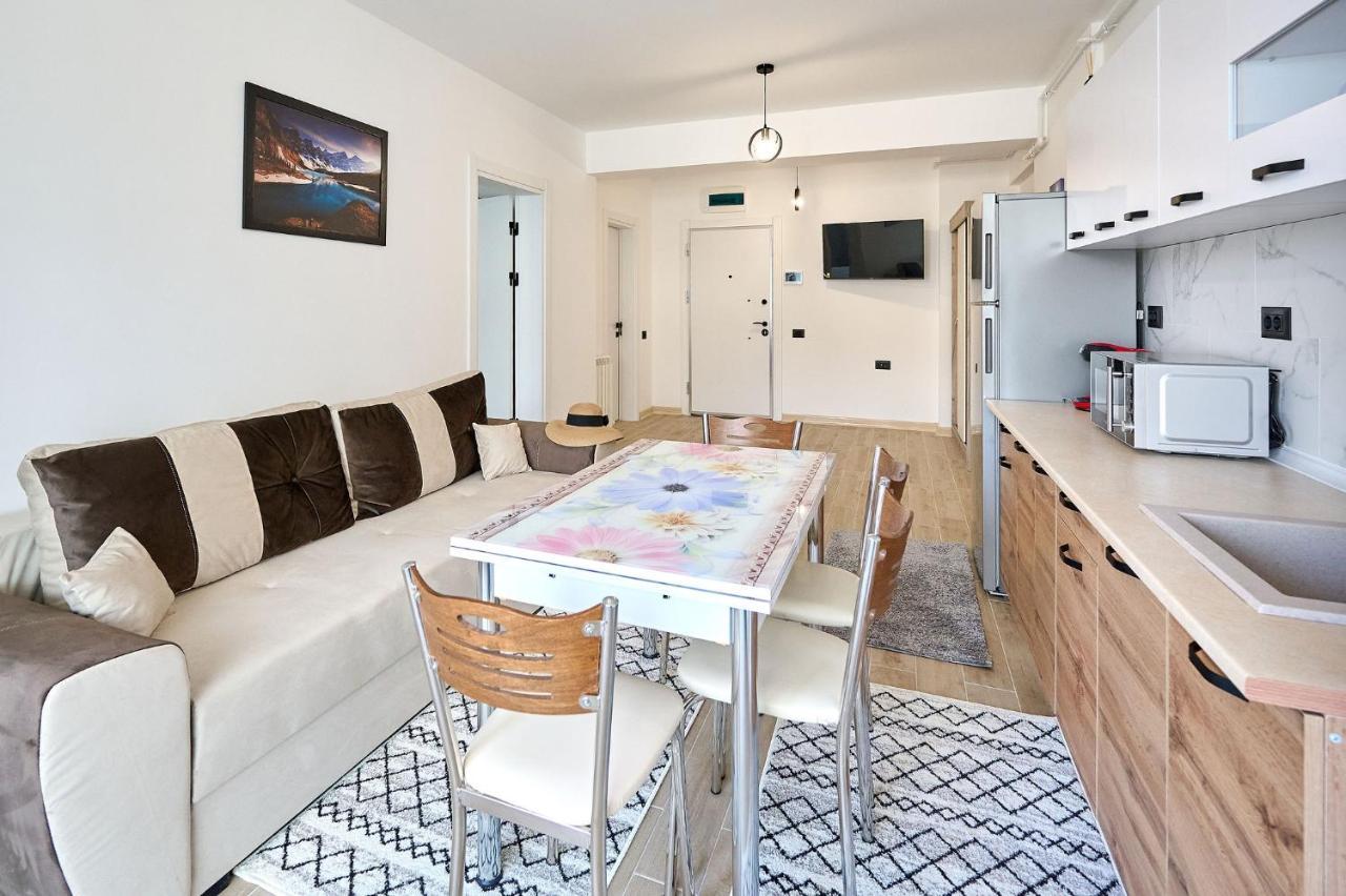 Retro In Infinity Apartment