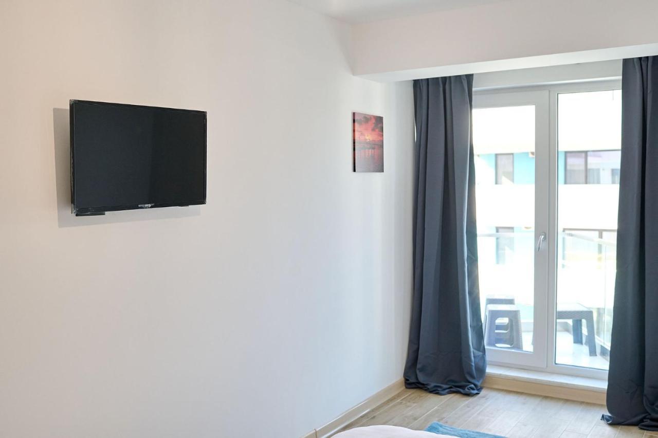 Retro In Infinity Apartment Mamaia